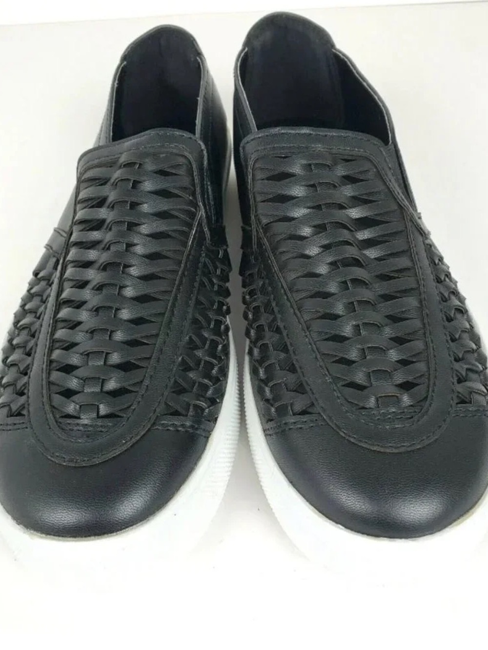 Avon Eden sneaker Brand New size 6